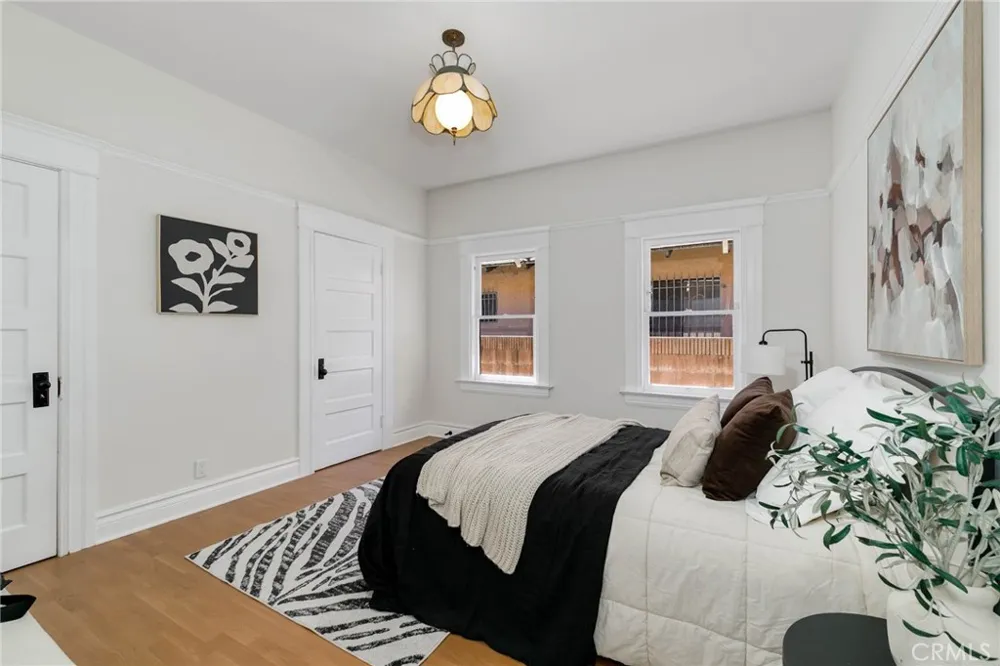 2947 S Hobart Los Angeles, CA 90018