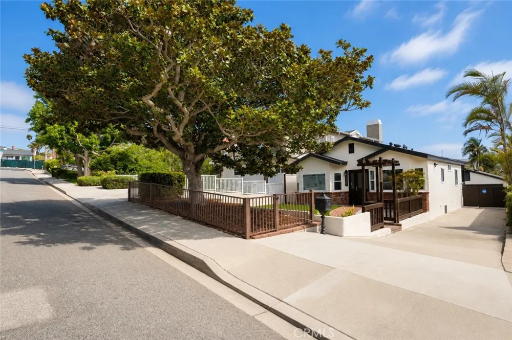 1026 Avenue A Redondo Beach, CA 90277