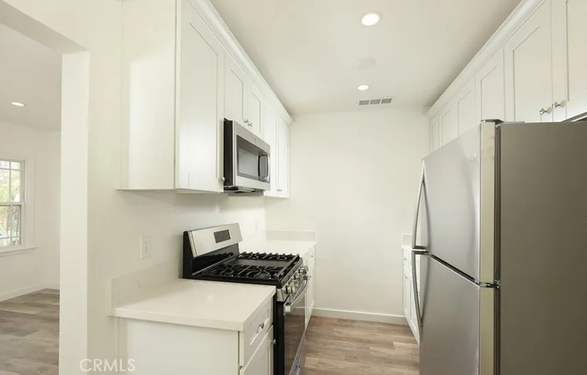 1004 W Clark Burbank, CA 91506