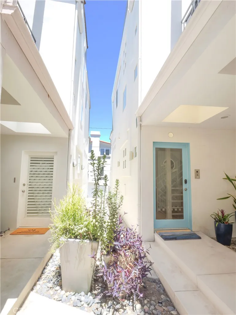 440 Marine Place Manhattan Beach, CA 90266
