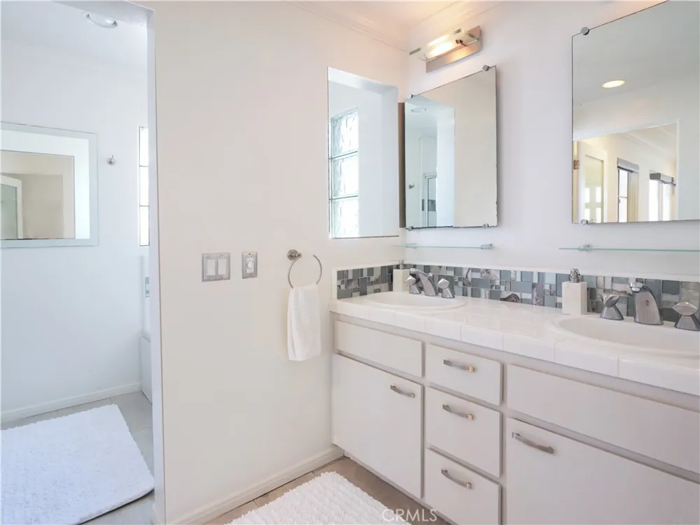 440 Marine Place Manhattan Beach, CA 90266