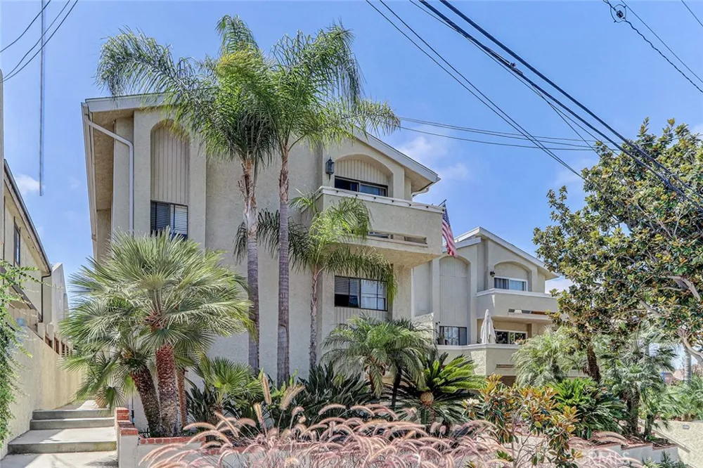 107 S Helberta Avenue #4 Redondo Beach, CA 90277