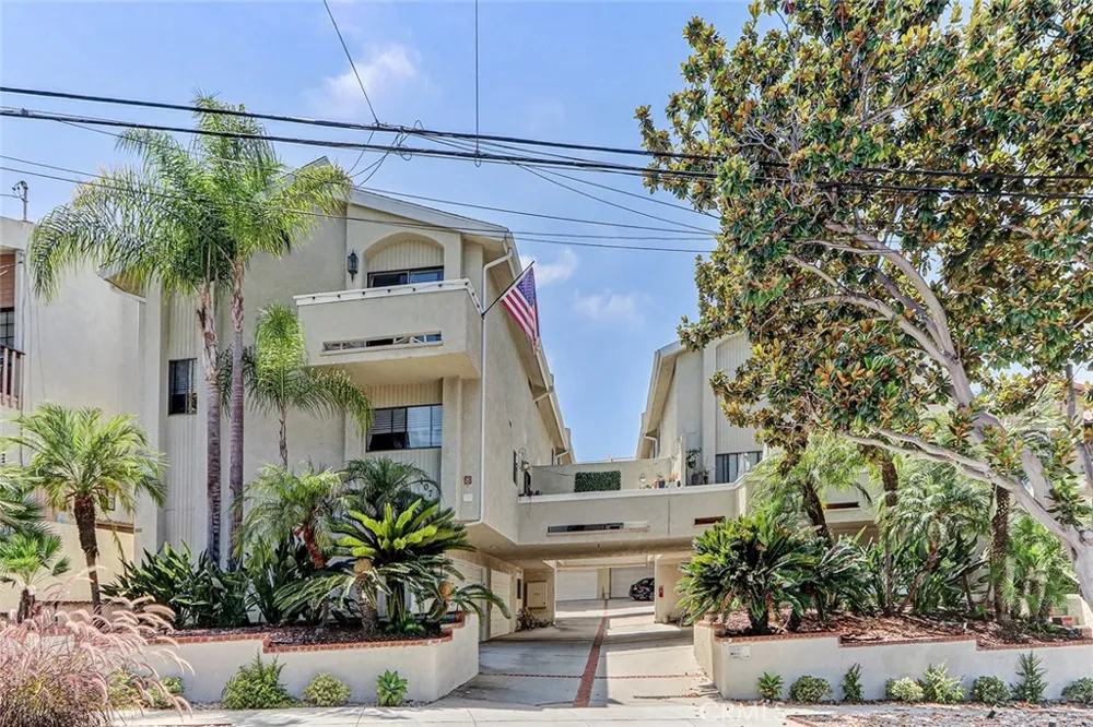 107 S Helberta Avenue #4 Redondo Beach, CA 90277