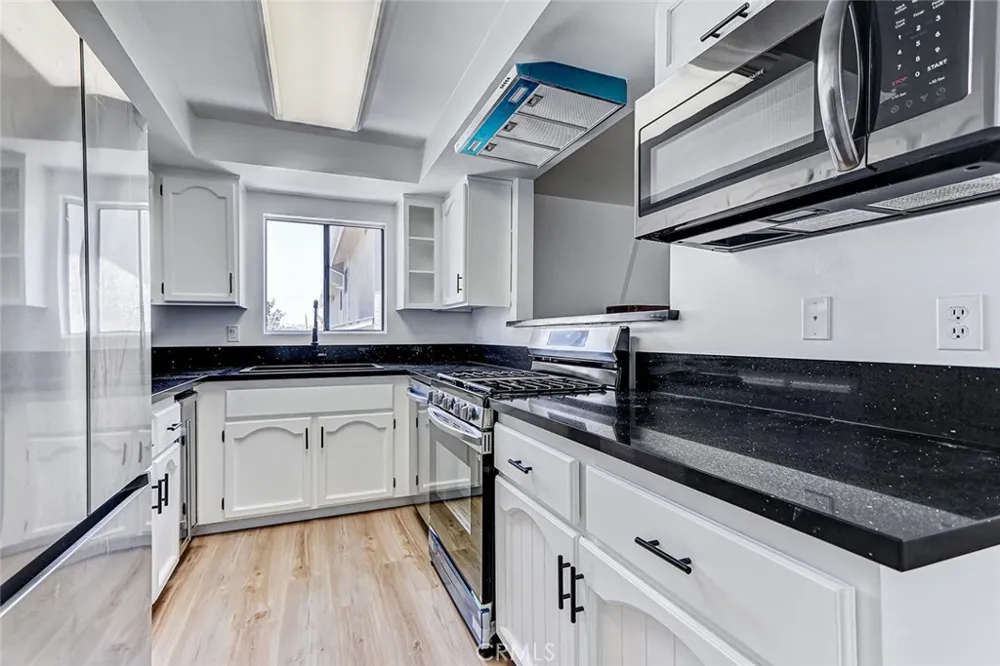 107 S Helberta Avenue #4 Redondo Beach, CA 90277