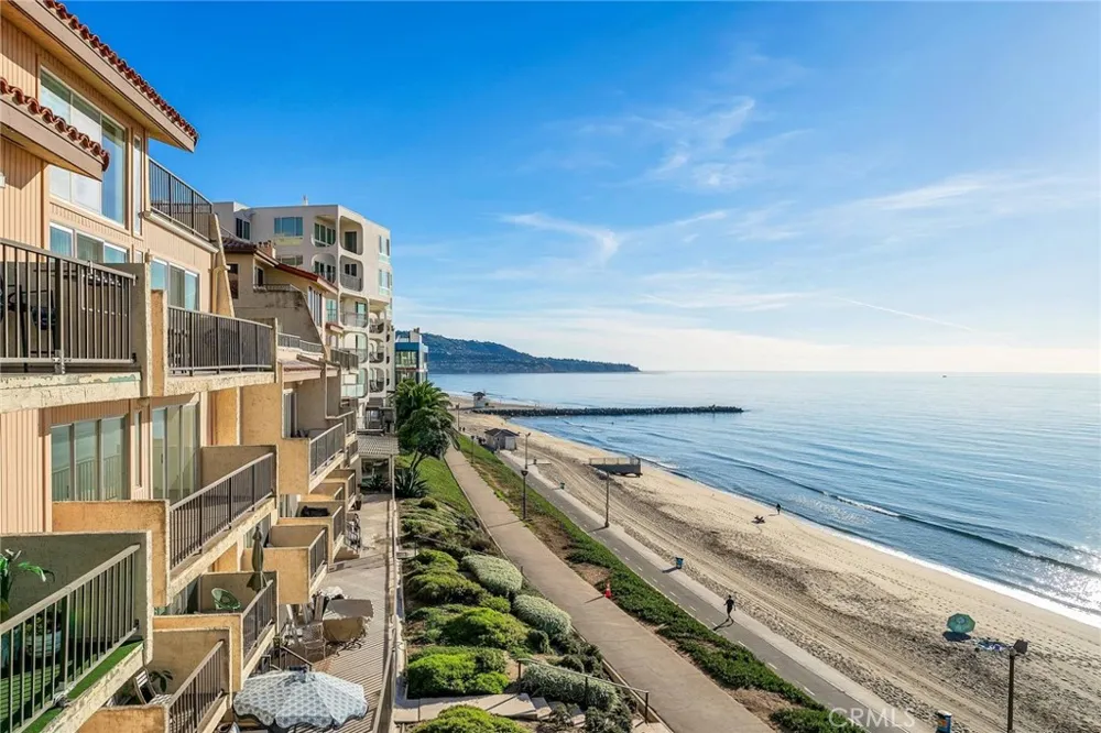 535 Esplanade #111 Redondo Beach, CA 90277