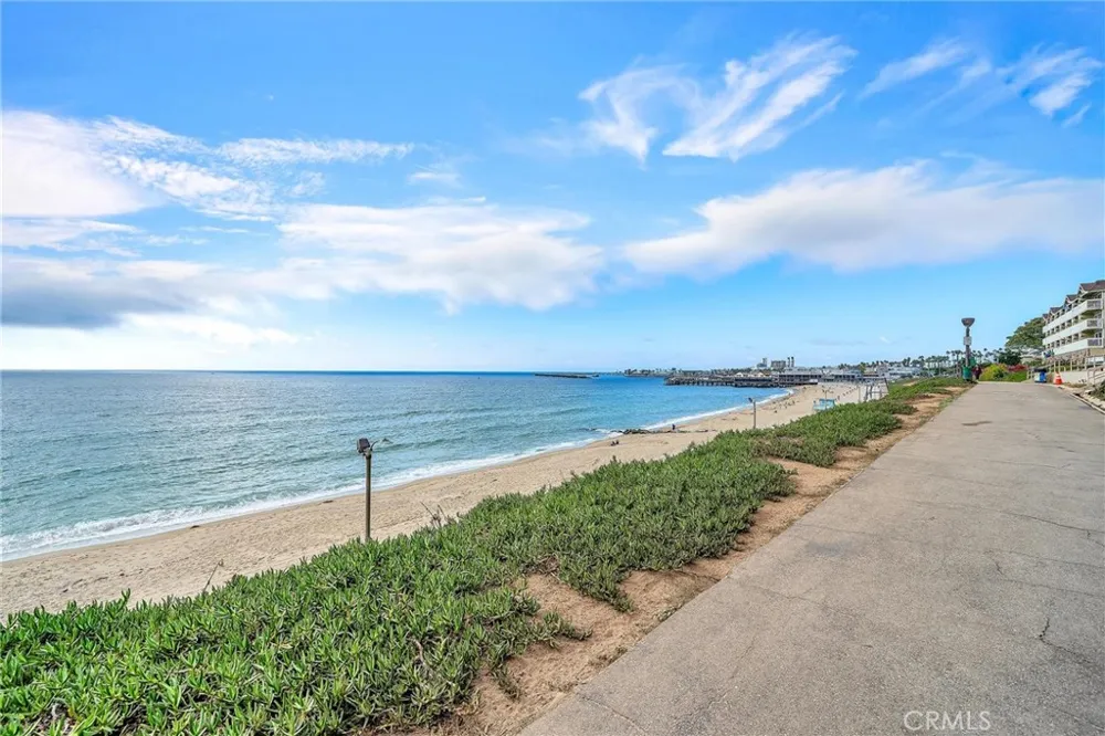 535 Esplanade #111 Redondo Beach, CA 90277