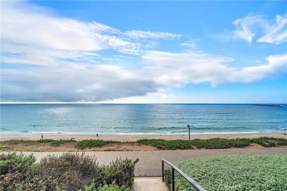 535 Esplanade #111 Redondo Beach, CA 90277