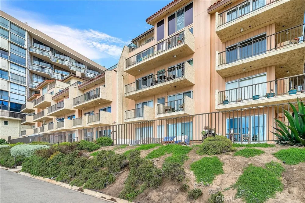 535 Esplanade #111 Redondo Beach, CA 90277