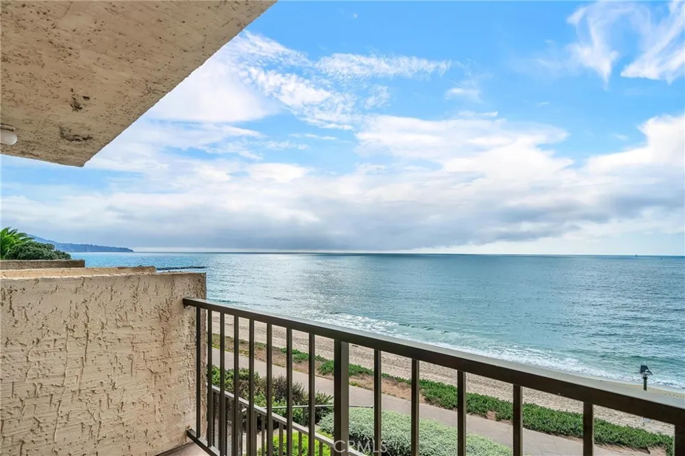 535 Esplanade #111 Redondo Beach, CA 90277