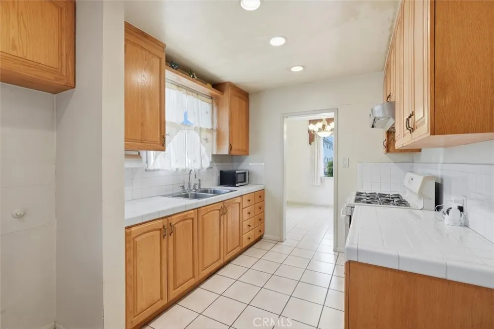 3755 S Bentley Los Angeles, CA 90034