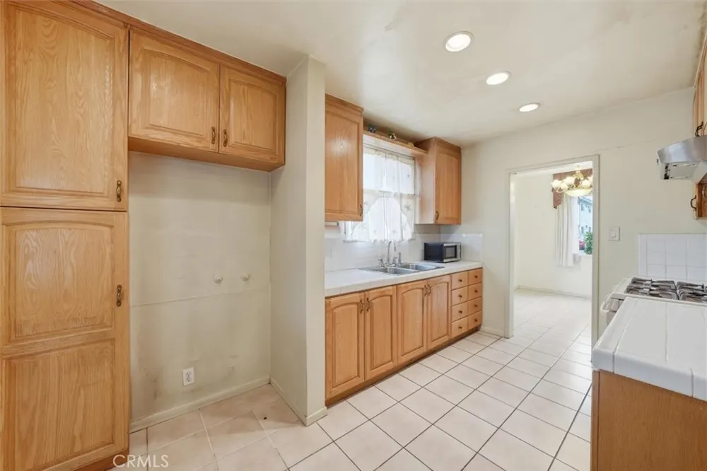 3755 S Bentley Los Angeles, CA 90034