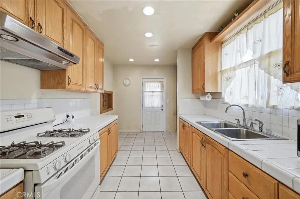 3755 S Bentley Los Angeles, CA 90034