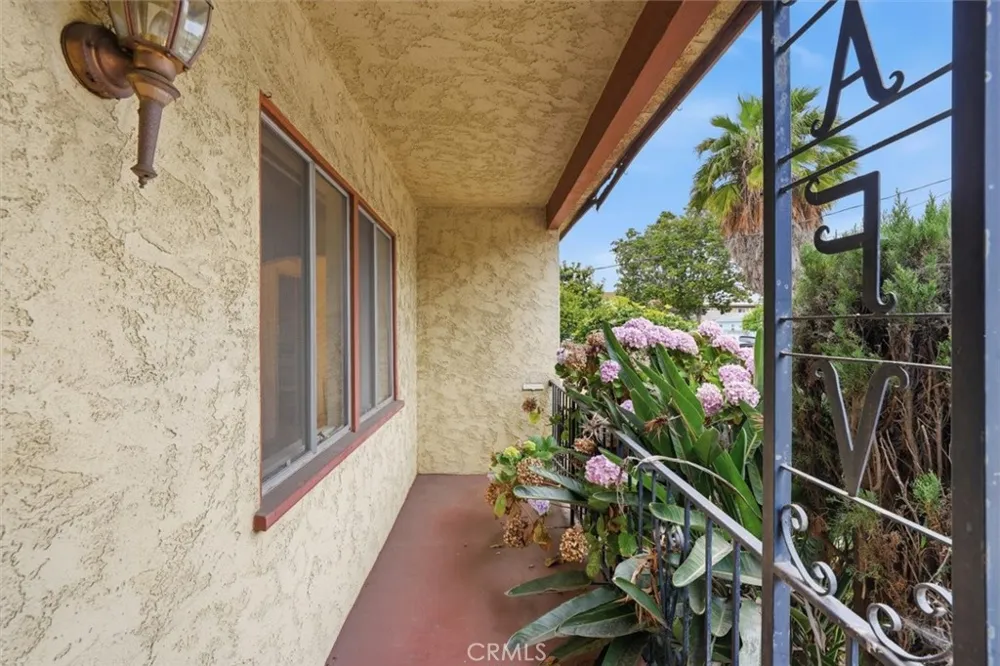 3755 S Bentley Los Angeles, CA 90034