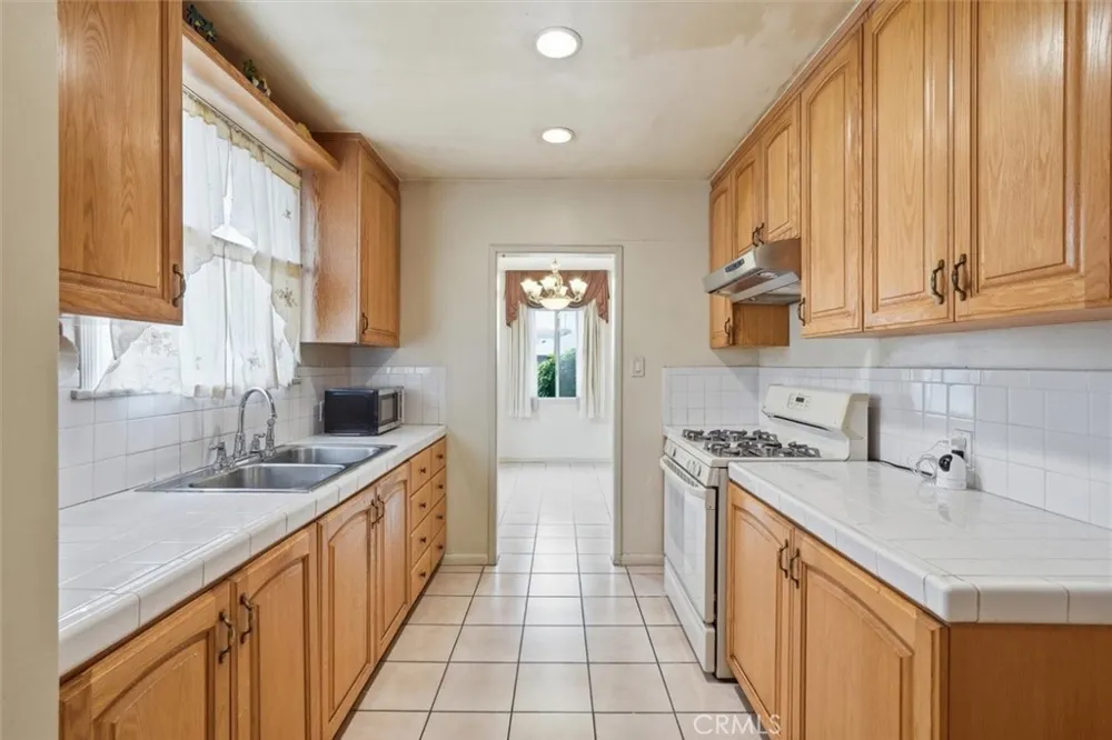 3755 S Bentley Los Angeles, CA 90034