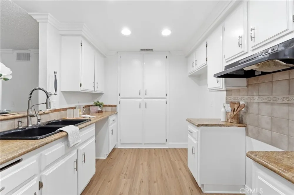 3859 Thorncroft Lane #E Inglewood, CA 90305