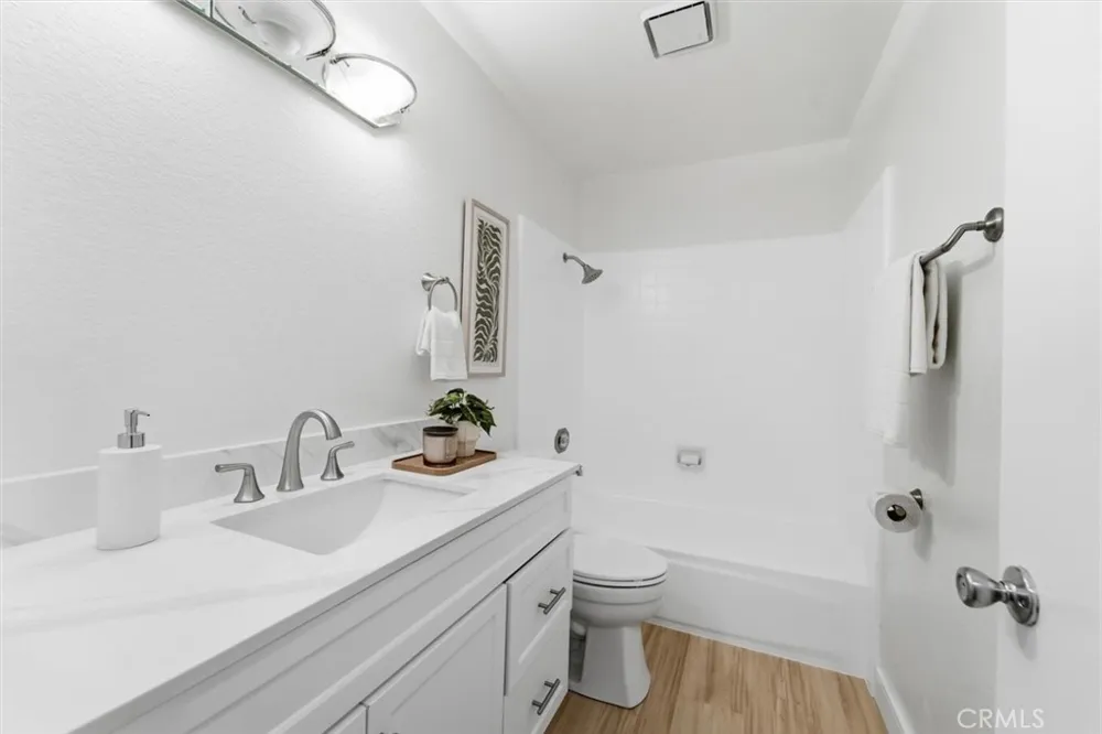 3859 Thorncroft Lane #E Inglewood, CA 90305