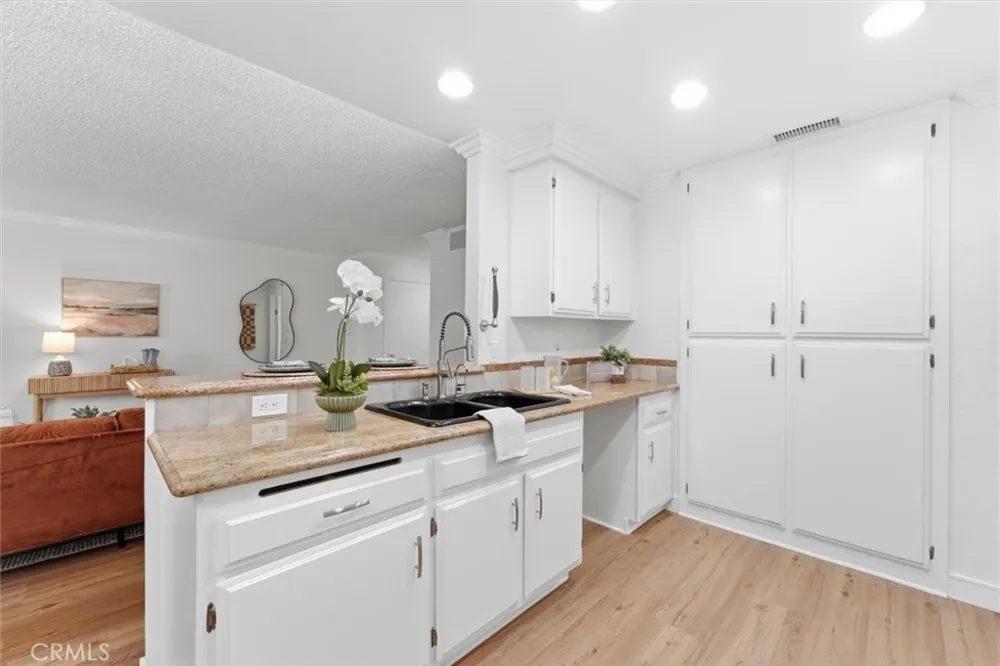 3859 Thorncroft Lane #E Inglewood, CA 90305