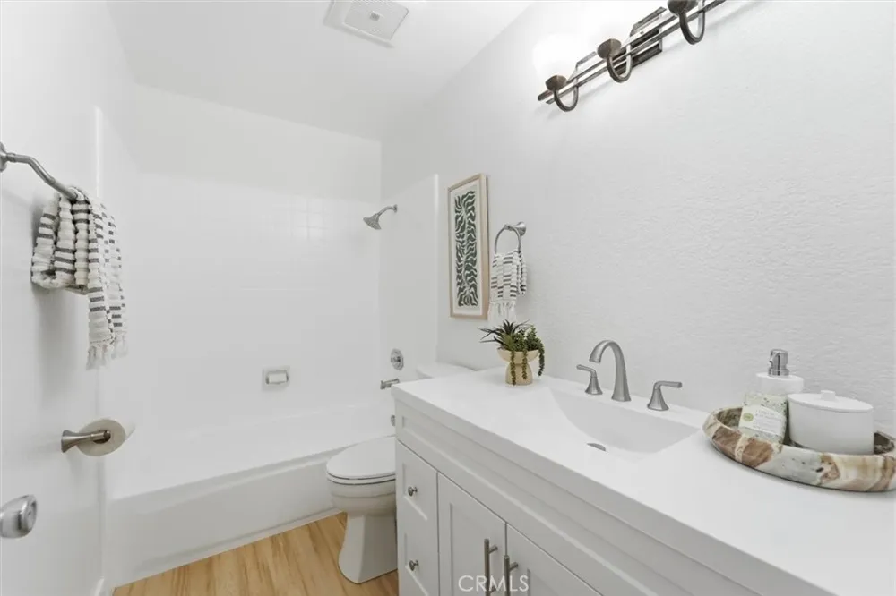 3859 Thorncroft Lane #E Inglewood, CA 90305