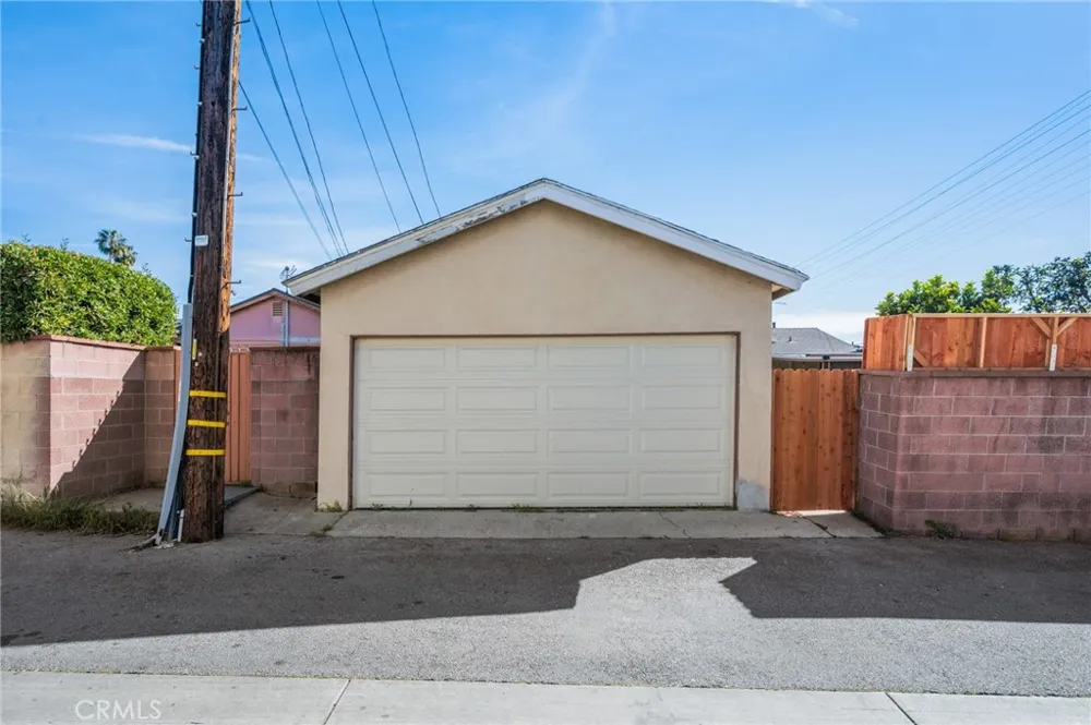 10725 S 8th Avenue Inglewood, CA 90303