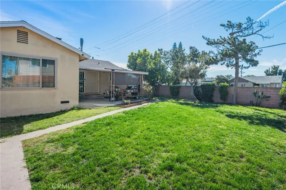 10725 S 8th Avenue Inglewood, CA 90303