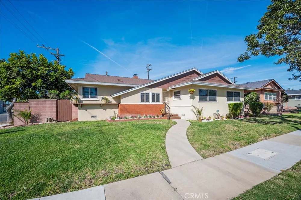 10725 S 8th Avenue Inglewood, CA 90303
