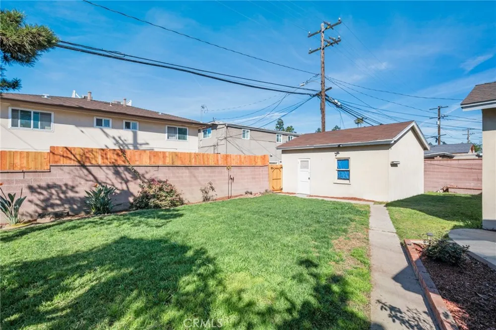 10725 S 8th Avenue Inglewood, CA 90303