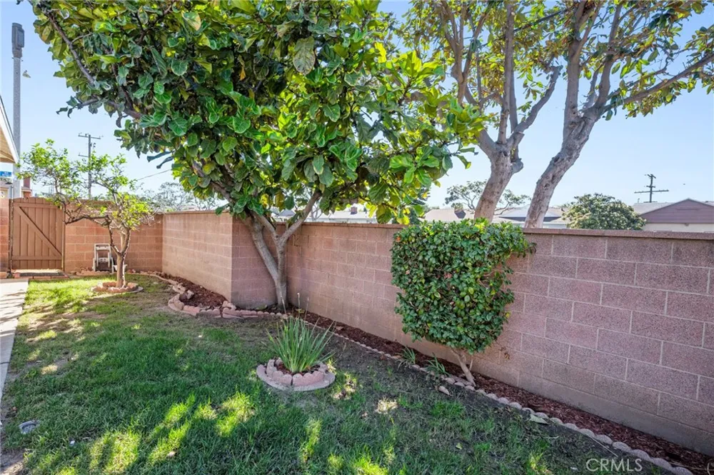 10725 S 8th Avenue Inglewood, CA 90303
