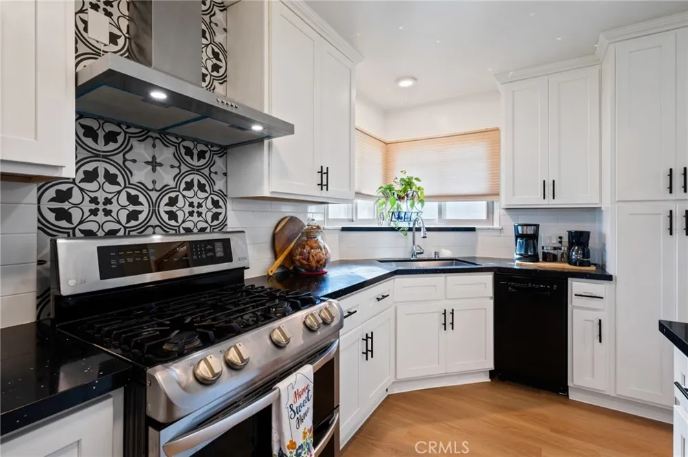 10725 S 8th Avenue Inglewood, CA 90303