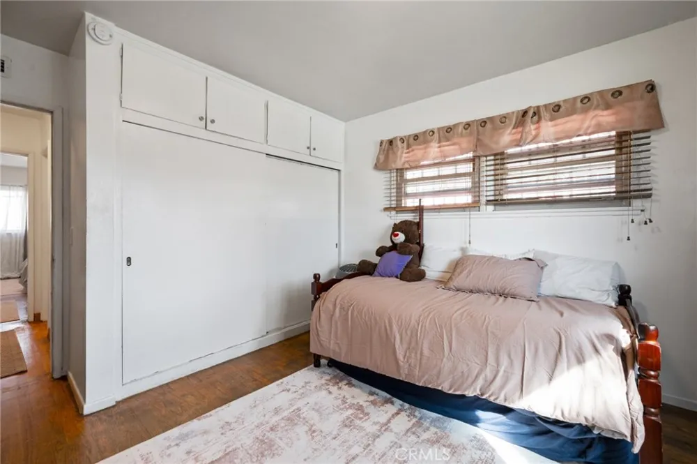 10725 S 8th Avenue Inglewood, CA 90303