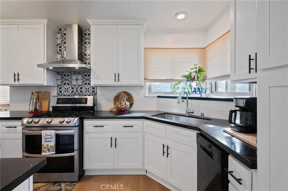 10725 S 8th Avenue Inglewood, CA 90303