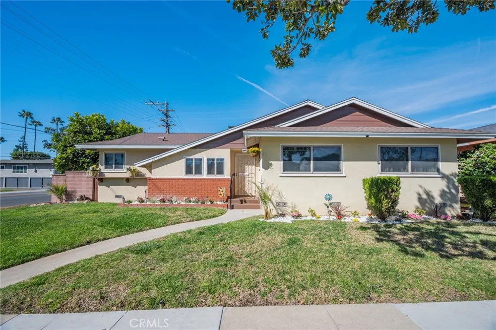 10725 S 8th Avenue Inglewood, CA 90303