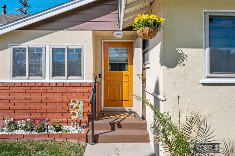 10725 S 8th Avenue Inglewood, CA 90303