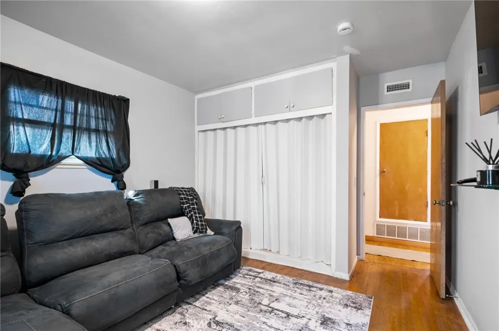 10725 S 8th Avenue Inglewood, CA 90303