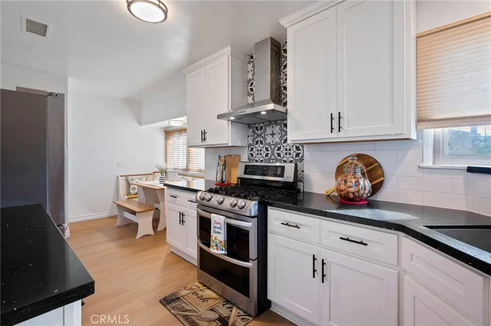 10725 S 8th Avenue Inglewood, CA 90303