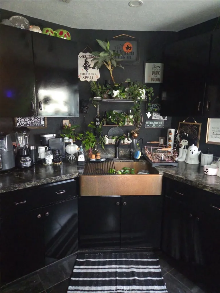 10930 CROESUS AVE Los Angeles, CA 90059