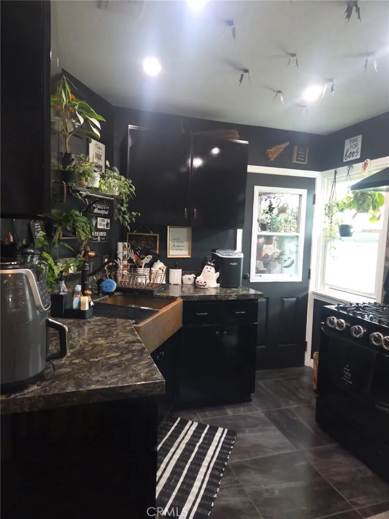 10930 CROESUS AVE Los Angeles, CA 90059