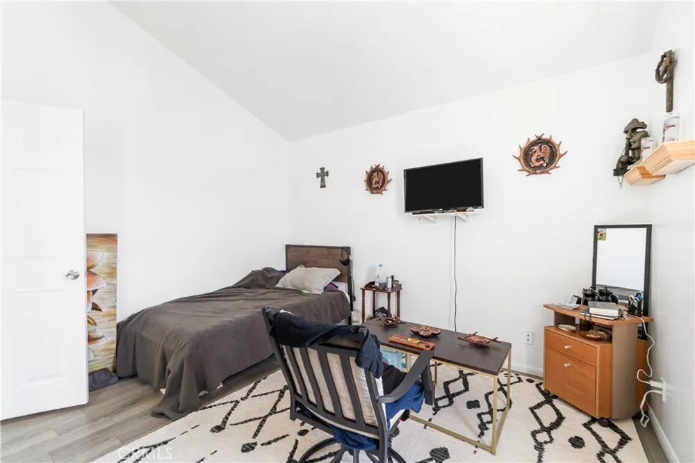 12120 Terra Bella Pacoima, CA 91331