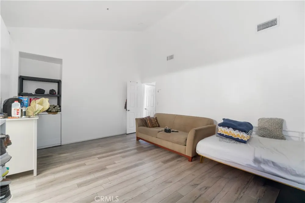 12120 Terra Bella Pacoima, CA 91331