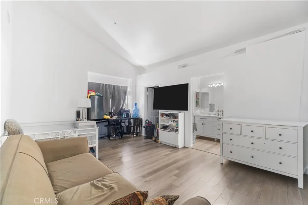 12120 Terra Bella Pacoima, CA 91331