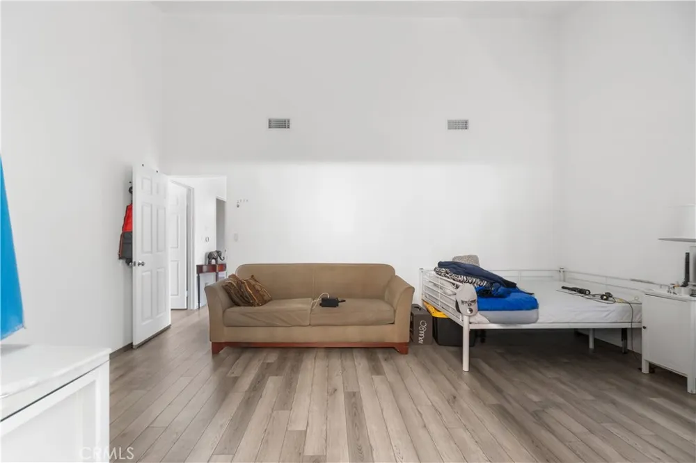 12120 Terra Bella Pacoima, CA 91331