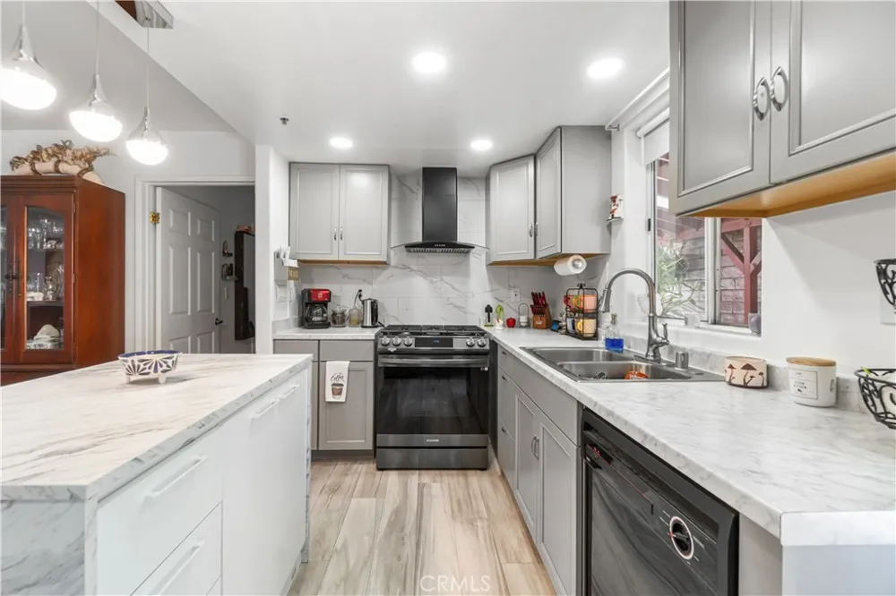12120 Terra Bella Pacoima, CA 91331