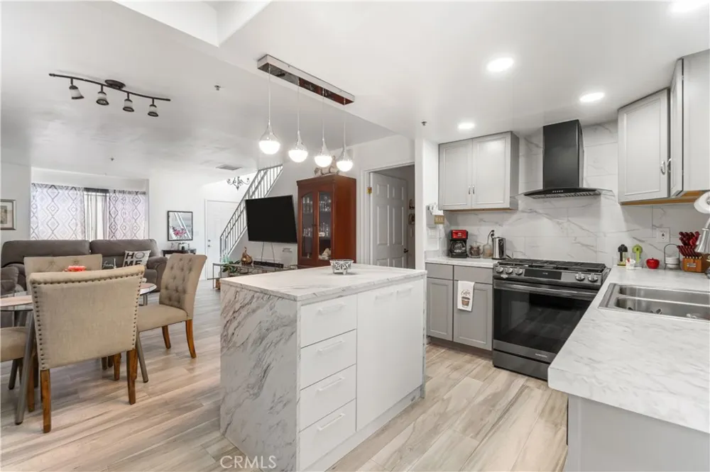 12120 Terra Bella Pacoima, CA 91331