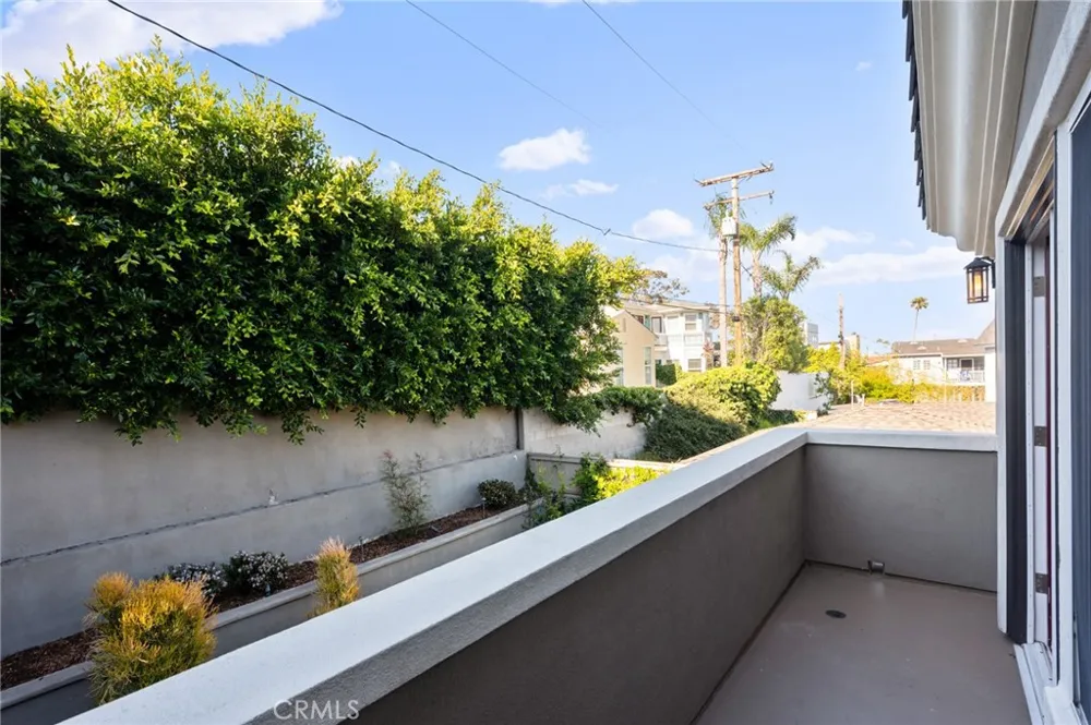 1201 17th Manhattan Beach, CA 90266