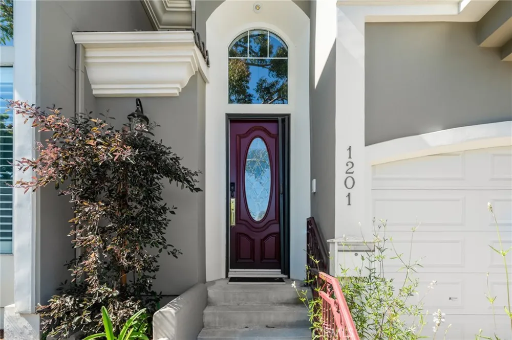 1201 17th Manhattan Beach, CA 90266