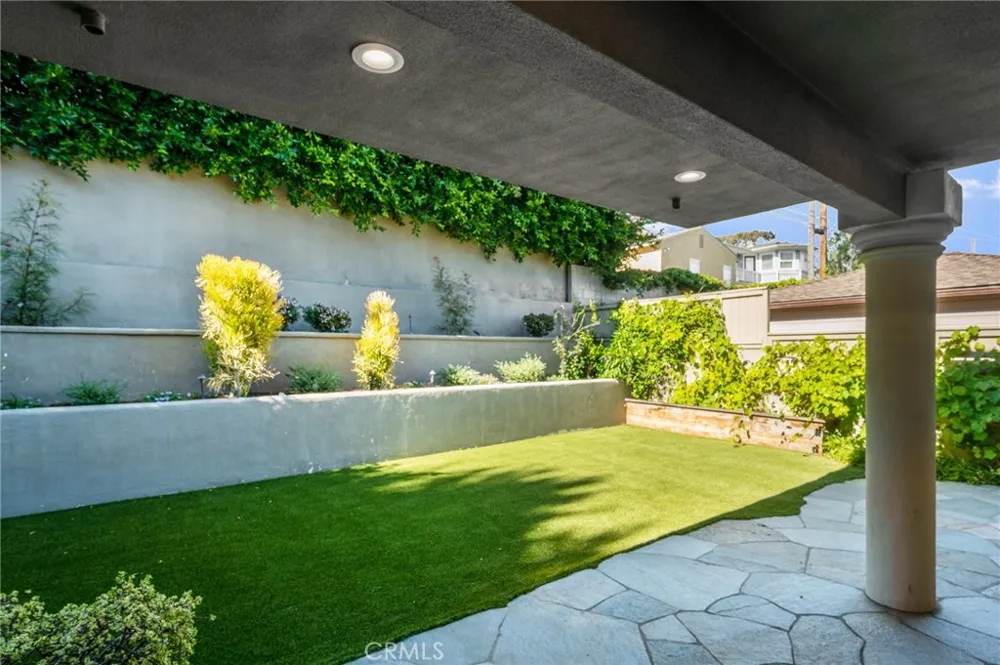 1201 17th Manhattan Beach, CA 90266