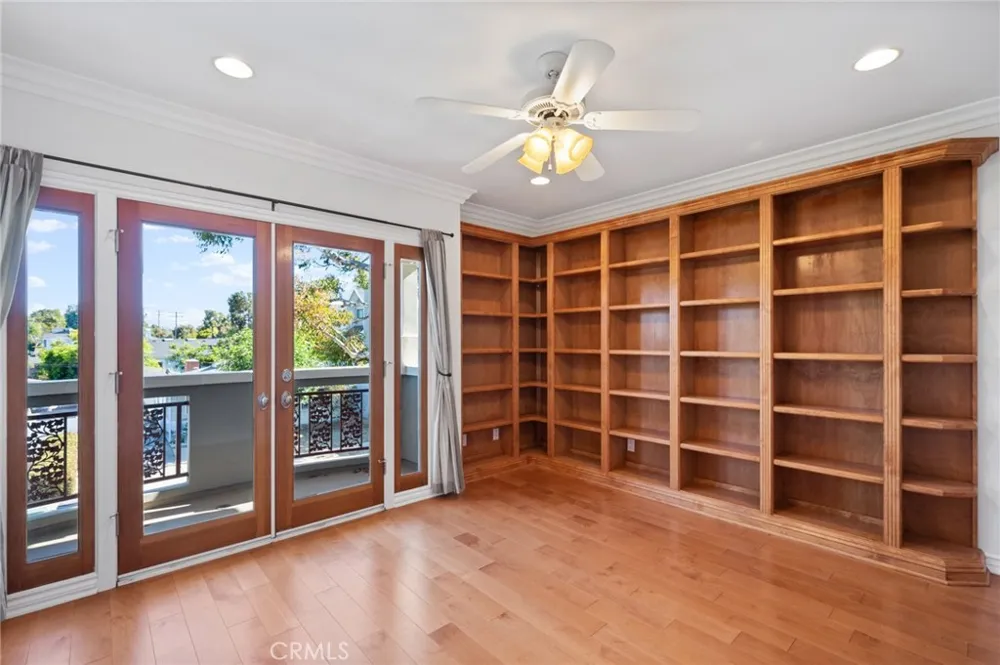 1201 17th Manhattan Beach, CA 90266