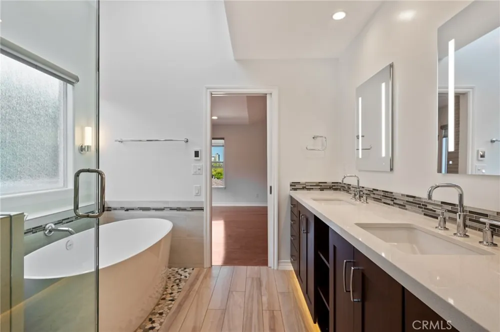 1201 17th Manhattan Beach, CA 90266