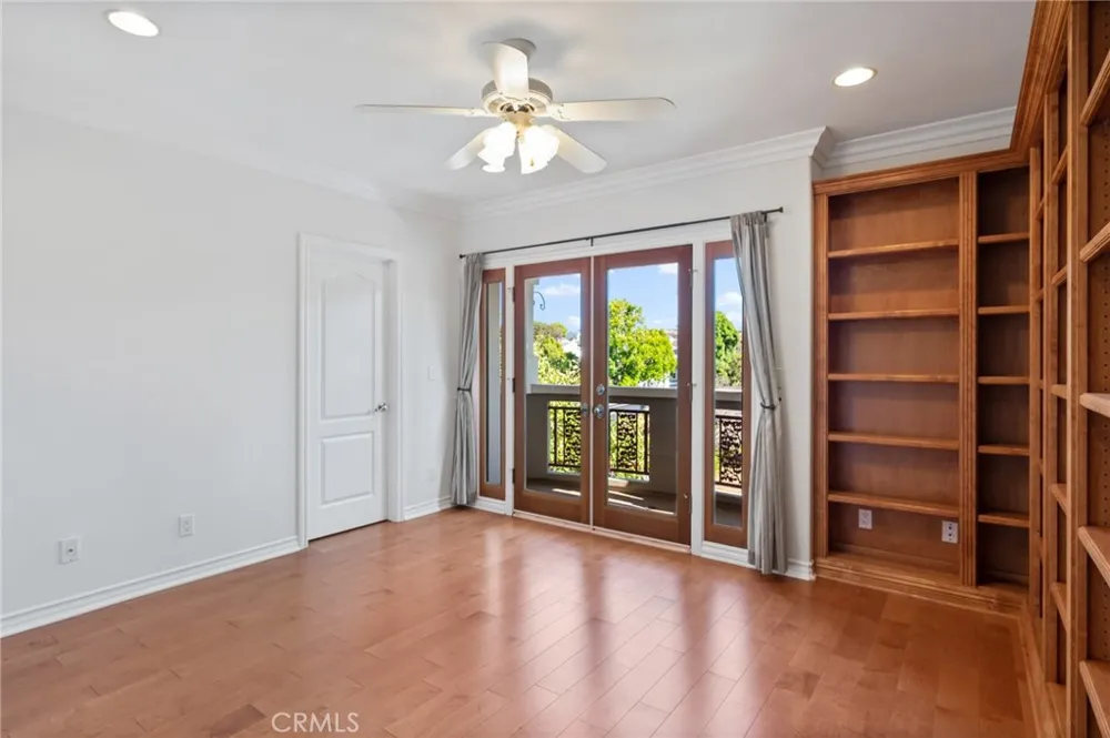 1201 17th Manhattan Beach, CA 90266