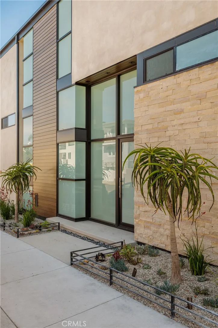 232 6th Street Manhattan Beach, CA 90266