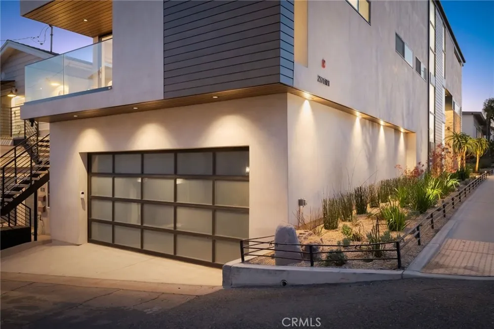 232 6th Street Manhattan Beach, CA 90266